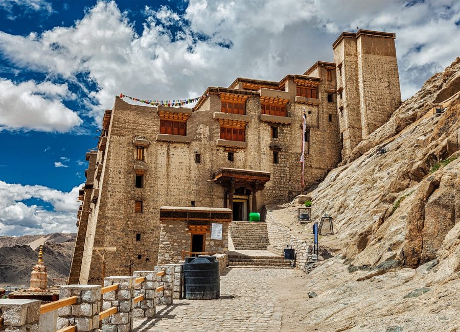 ladakh tourist places in hindi