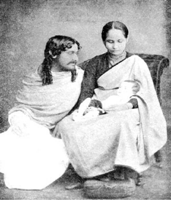 Rabindranath Tagore with wife Mrinalini Debi and elder daughter Bela