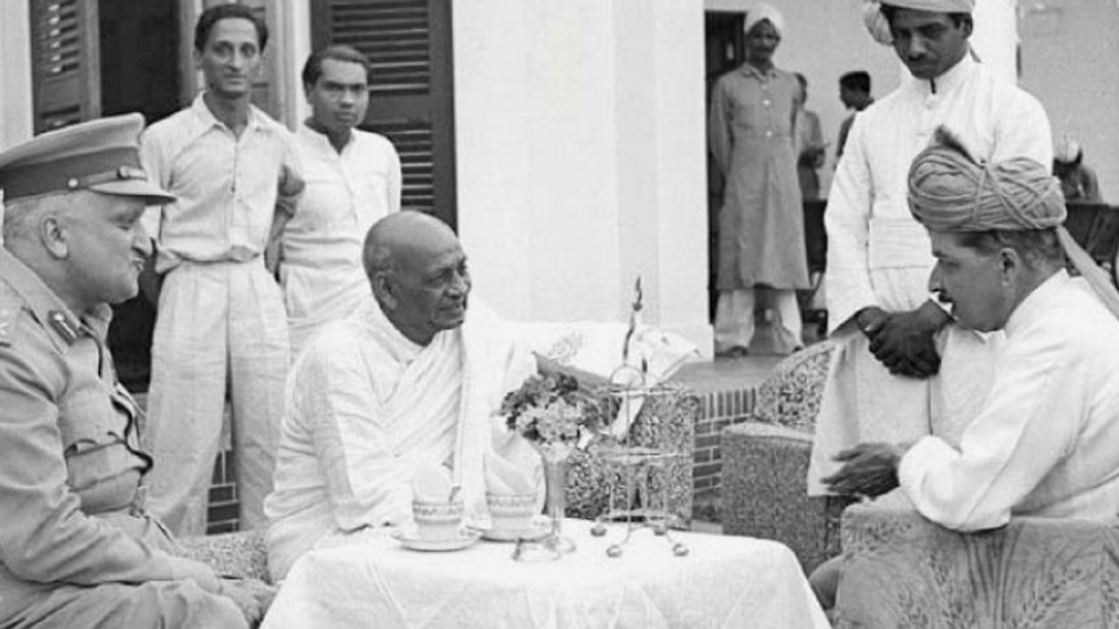 raja hari singh with sardar patel