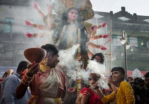 Bengal's Dhunuchi Naach Pictures