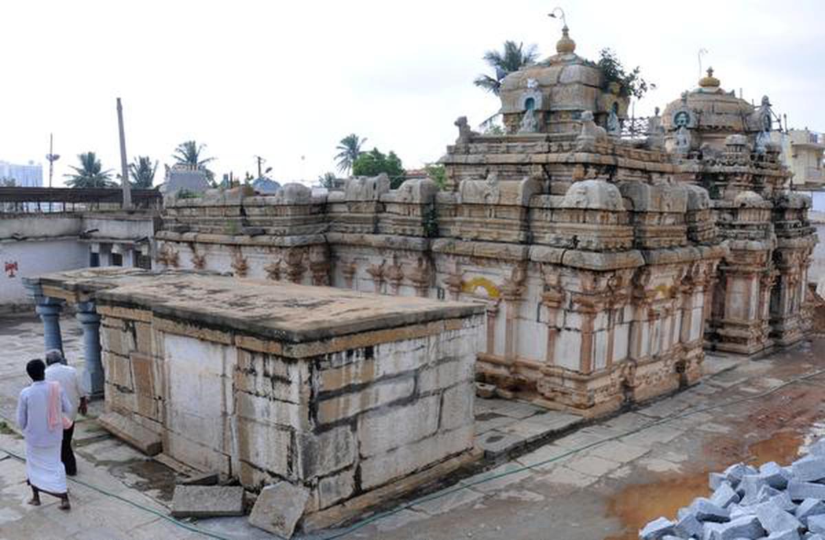 Nageshwara and Panchalingeshwara Temple