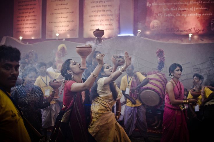 Bengal's Dhunuchi Naach Pictures