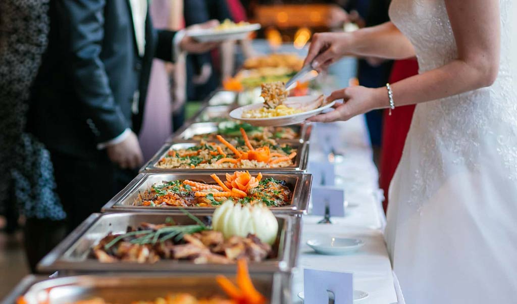how to be best wedding guest