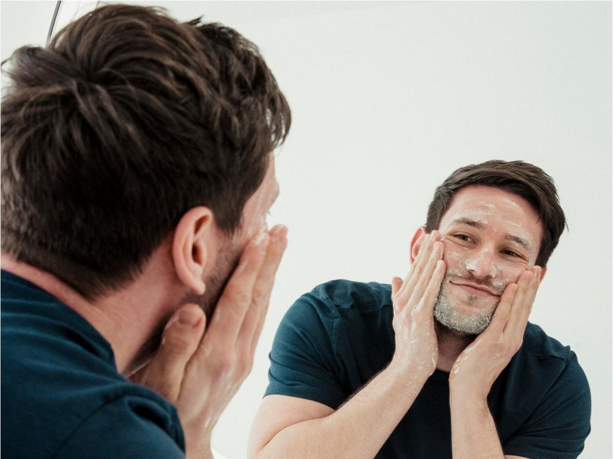 wash hands and face men