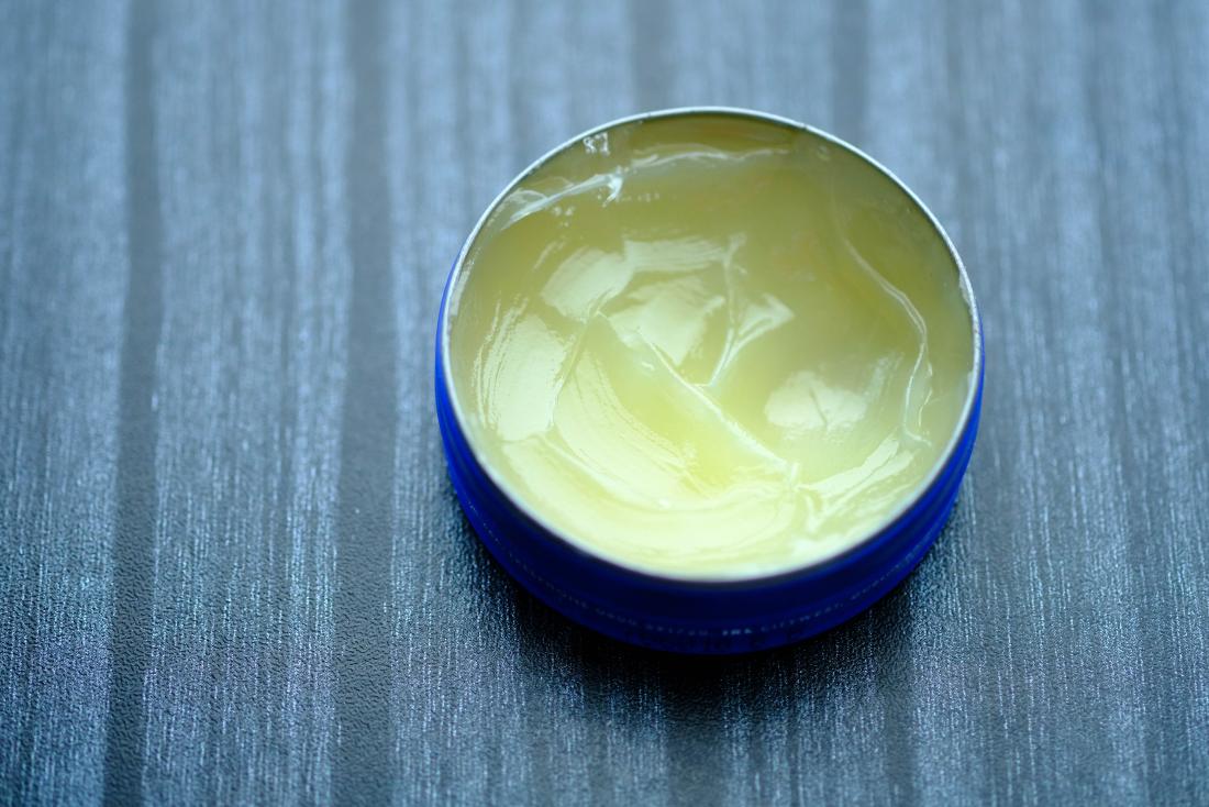 Petroleum Jelly Hacks For Winters 

