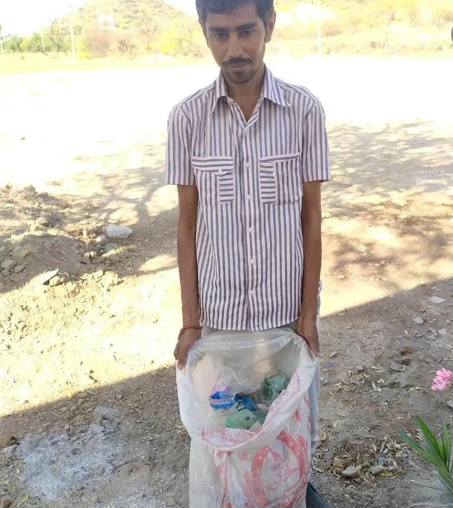 Kana Ram Chaiwala Gives Free Plant in Exchange of Plastic