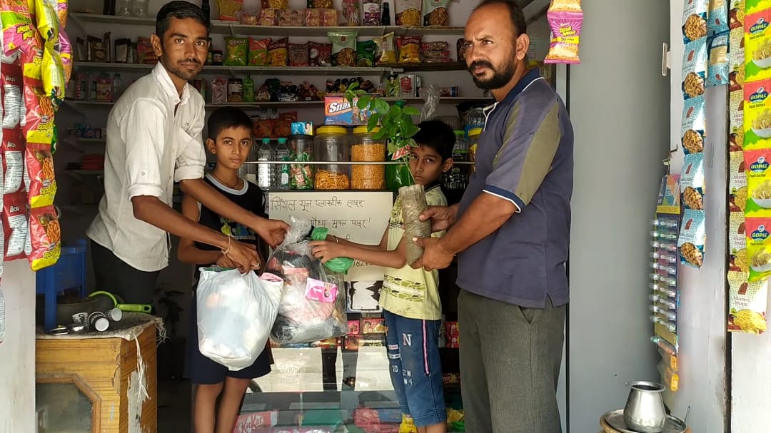 Kana Ram Chaiwala Gives Free Plant in Exchange of Plastic