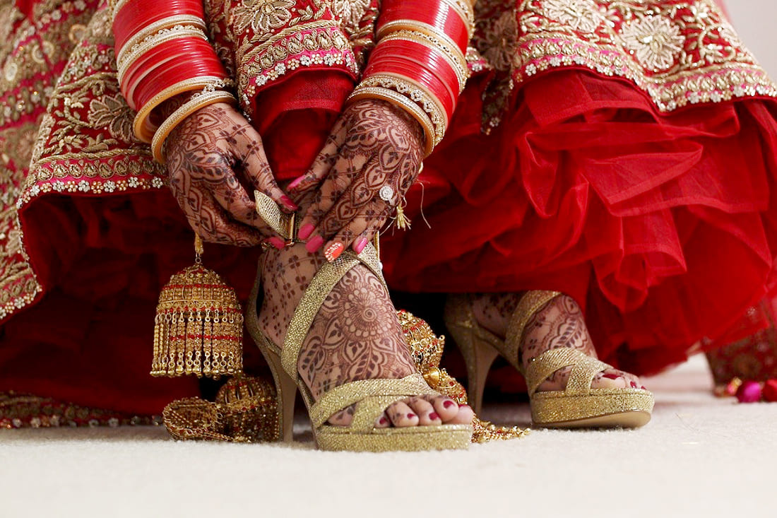 Style Hacks Will Keep Bride Warm in Winter Wedding in Hindi