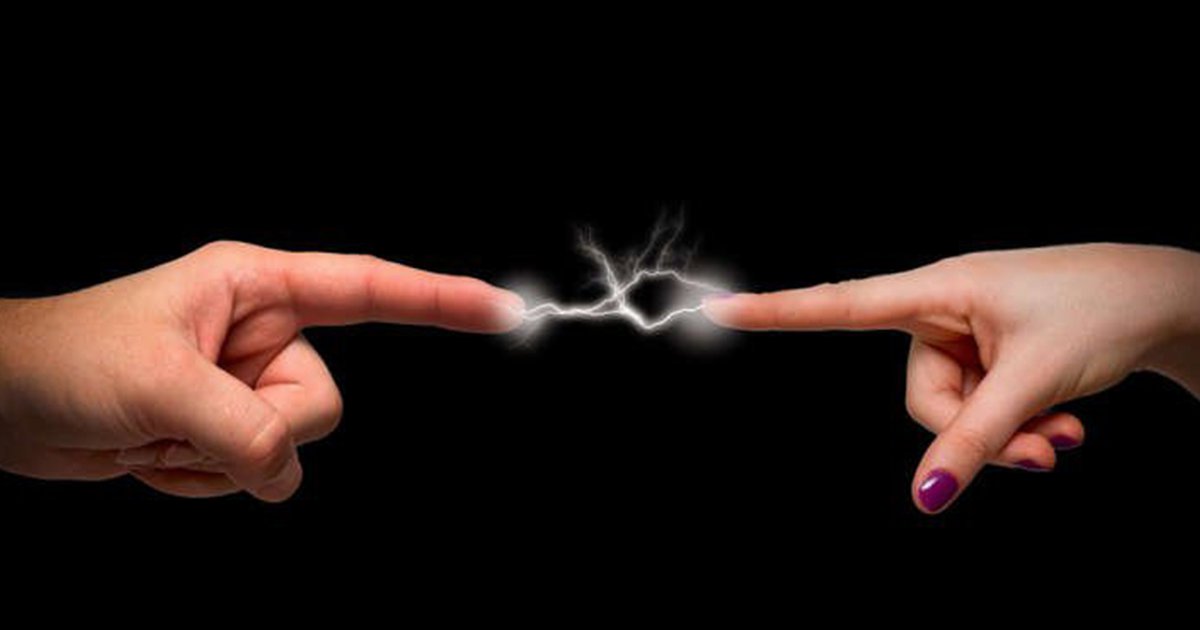 why you feel light electrical shock by touching another. किसी चीज़ को