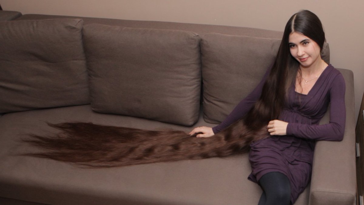 इस लड़की के बाल हैं 2 मीटर से भी लम्बे