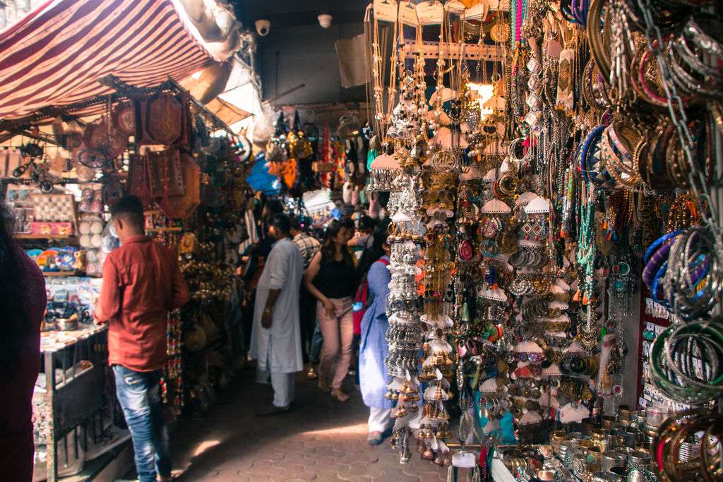 Colaba Causeway market