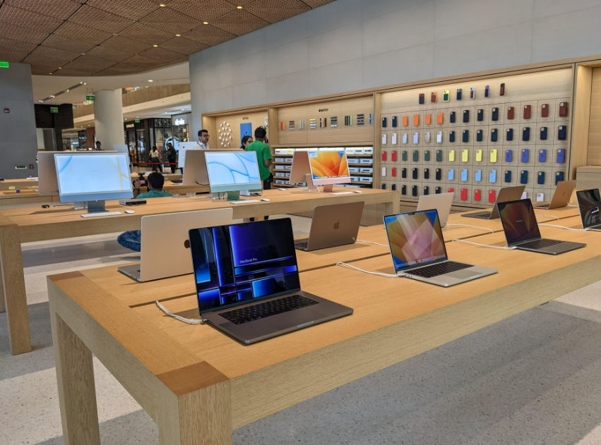 Apple BKC Store Features