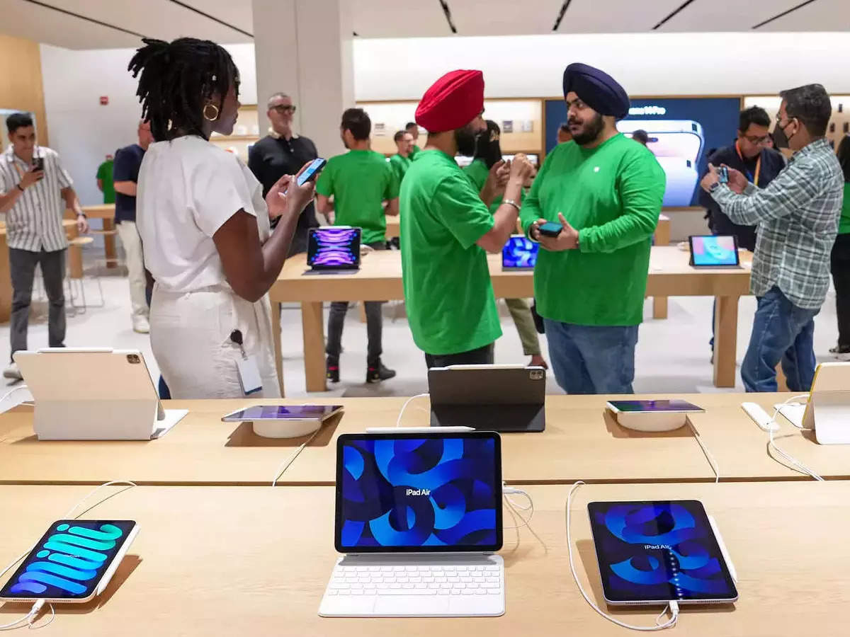 Apple Stores Employees Salary And Qualification