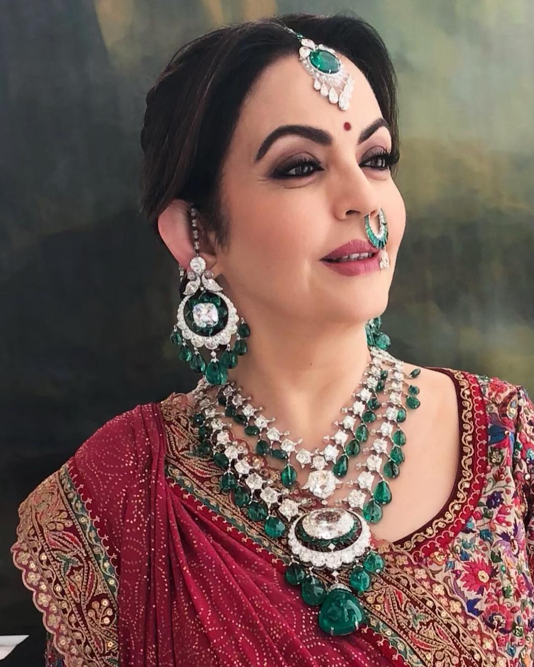 Two-tiered diamond neckpiece adorned with emerald stones