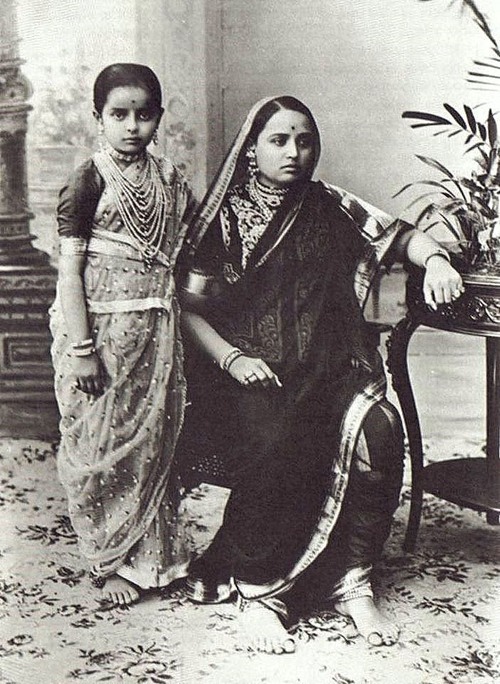 maharani gayatri devi and mother