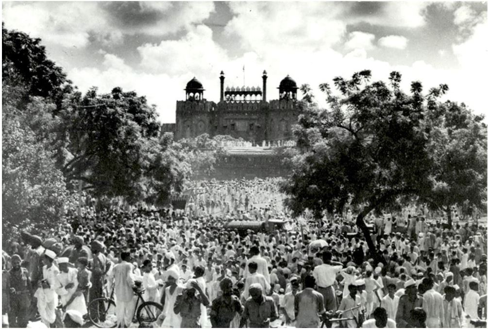 first flag hoisting in india after independence