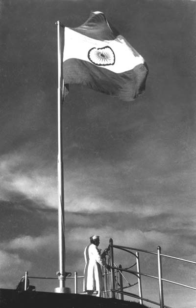 first flag hoisting in india after independence